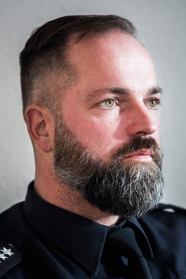 Kay Strasberg, Leiter von vier Hundertschaften 